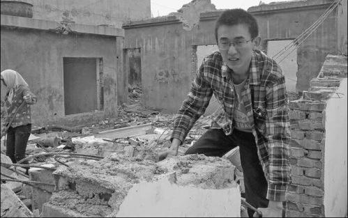 赵汉翔在侄家村拆迁工地上